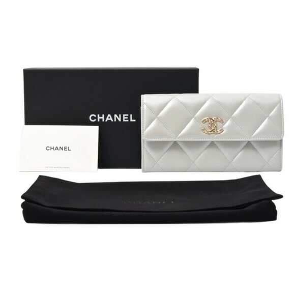 CHANEL Authentic Gray Lambskin Leather Logo Wallet